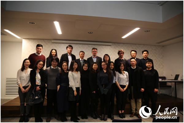 �з�����У(li��n)���e�k��һ��һ·�����(gu��)�I(l��ng)��(d��o)����ϵ����ӑ��(hu��)