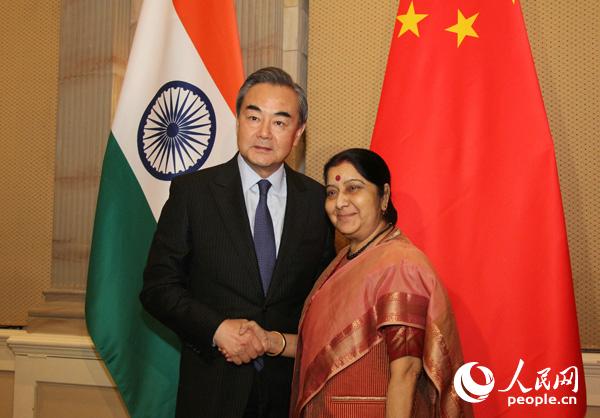 6��4������(gu��)��(w��)ί�T���⽻���L(zh��ng)�������Ϸǳ�ϯ��u��(gu��)�����L(zh��ng)��ʽ��(hu��)�����g��(hu��)Ҋ(ji��n)ӡ�����L(zh��ng)˹�����ܡ� ��־���z