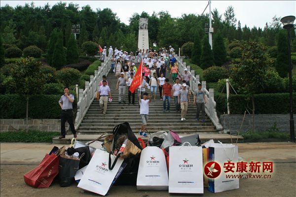 ����(g��)�������@��¶�İ�ɫ��������ʰ�Ƀ�   �����\(y��n)ƽ  �z��.JPG