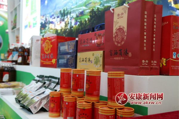 �hꎸ���ʳƷ&ldquo;����&rdquo;������ɞ鱊���ο͓�ُ��&ldquo;���c&rdquo;  ���� �z_meitu_19.jpg