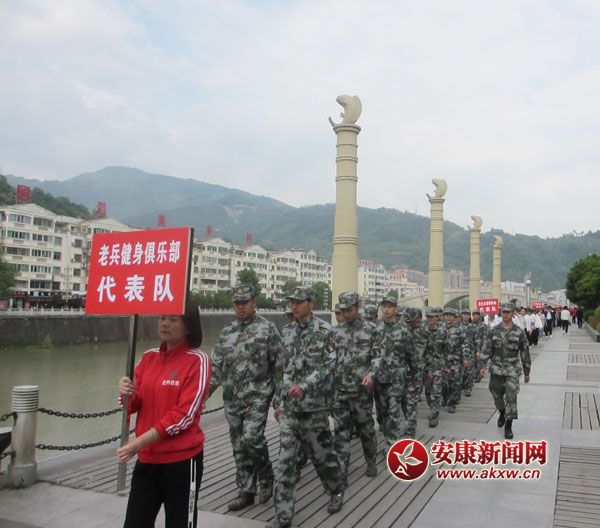 4��20�����磬ƽ���h�e�k&ldquo;����ƽ��������&rdquo;ǧ�˽����߻����ԓ�h�ϱ������㘷�����V����f(xi��)����18�������1100���˅���