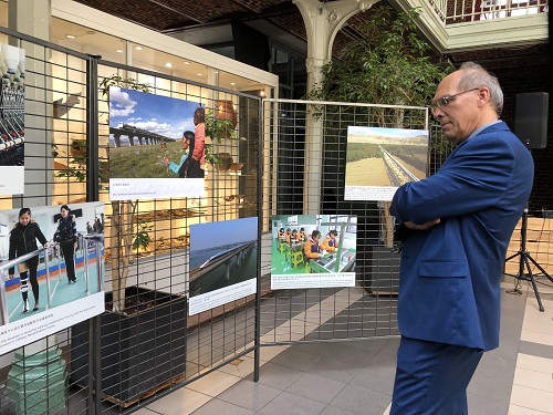 ���Ї��l(f��)չ���DƬչ�ڱ����r�e�k