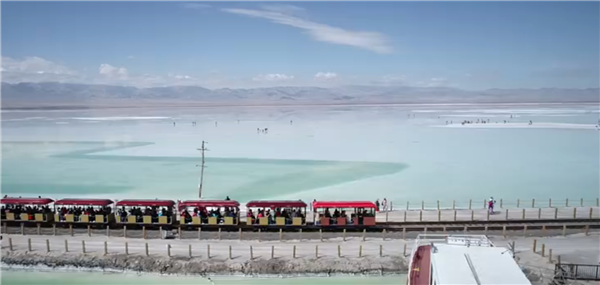 ȫ��(gu��)��Óؚ����(ji��n)����(y��u)��o(j��)�Ƭչ����ϵ�мo(j��)�Ƭ���ߴ�ֱ����Óؚ��֮��