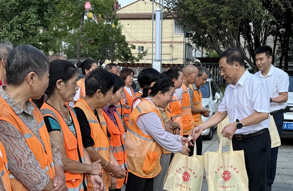 夏日送清涼 關(guān)愛沁人心——安康各級(jí)工會(huì)多措并舉為高溫…