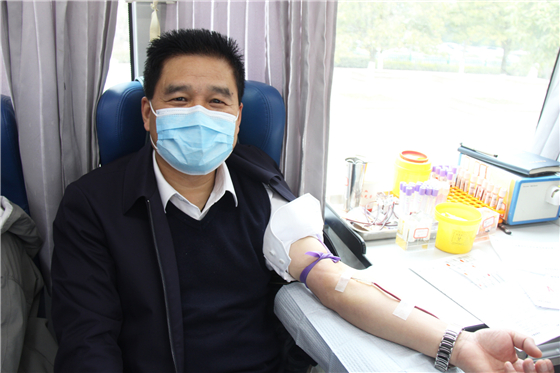 人民警察一心為民，捋袖捐血鐵血柔情——安康市公安局積極開展冬季獻(xiàn)血活動(dòng)