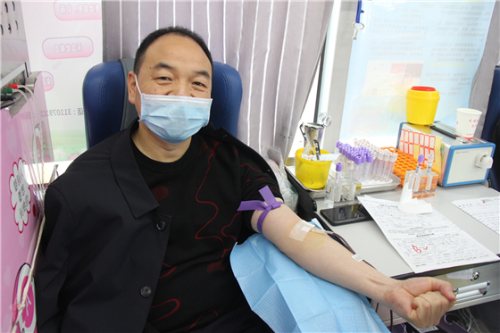 人民警察一心為民，捋袖捐血鐵血柔情——安康市公安局積極開展冬季獻(xiàn)血活動(dòng)