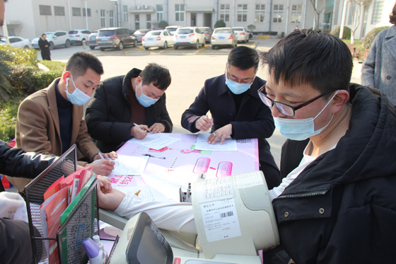 血液是生命的禮物——中國聯(lián)通安康市分公司、安康大數(shù)據(jù)運(yùn)營有限公司聯(lián)合開展冬季應(yīng)急獻(xiàn)血活動(dòng)