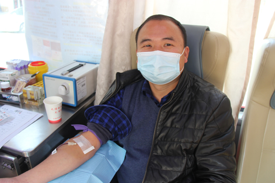 血液是生命的禮物——中國聯(lián)通安康市分公司、安康大數(shù)據(jù)運(yùn)營有限公司聯(lián)合開展冬季應(yīng)急獻(xiàn)血活動(dòng)