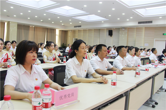 市中心血站舉行慶祝中國(guó)共產(chǎn)黨成立100周年表彰大會(huì)暨“紅色經(jīng)典誦讀”競(jìng)賽活動(dòng)