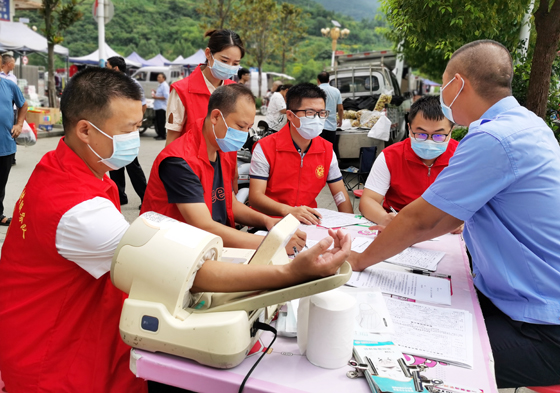 健康向上 熱心公益——旬陽縣甘溪鎮(zhèn)積極組織無償獻(xiàn)血活動